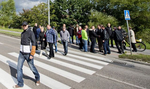 Sejm zdecydował. Pieszy nie będzie miał pierwszeństwa przed pasami