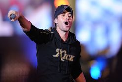 Enrique Iglesias ogląda z rodziną mundial. Dzieci piosenkarza są przeurocze!