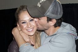 Enrique Iglesias i Anna Kournikova znów zostali rodzicami. Chwalą się pierwszymi zdjęciami z pociechą