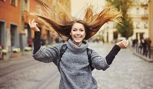 Jak utrzymać blask przez cały rok – kosmetyki do pielęgnacji włosów jesienią