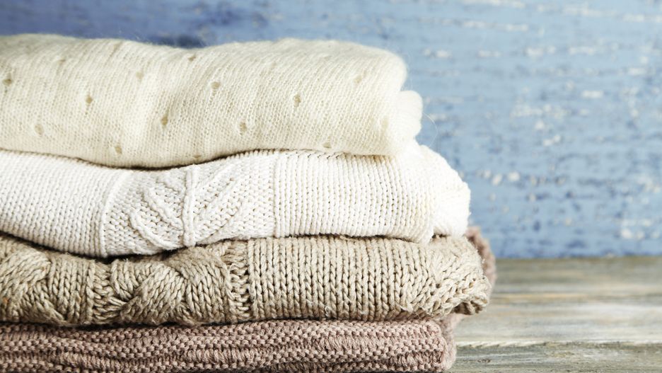 Trendy na jesień 2019 - beżowe swetry