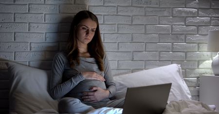Kassi Mansfield powiedziała, jak czuje się kobieta z depresją ciążową. "Łapię się ostatków energii"