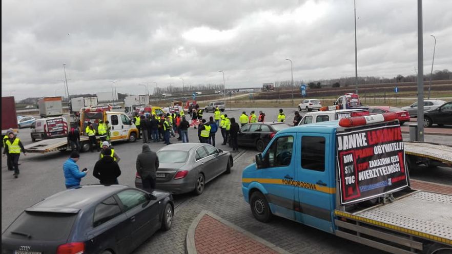Protestujący na 2 godziny przyblokowali ruch na A2 w kierunku Warszawy.