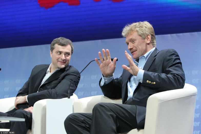 Dmitrij Pieskow (z prawej) nie ukrywa, że porozumienie państw OPEC to dla Rosji dobra wiadomość