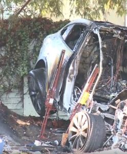 Kompletnie zniszczona i spalona tesla. Kierowcy nic się nie stało
