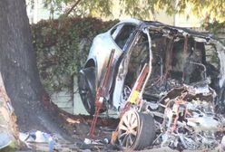 Kompletnie zniszczona i spalona tesla. Kierowcy nic się nie stało
