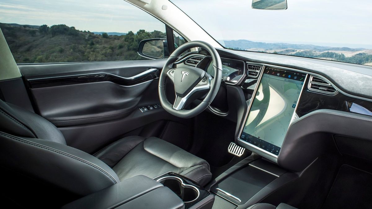 Tesla coraz bliżej autonomicznych taksówek