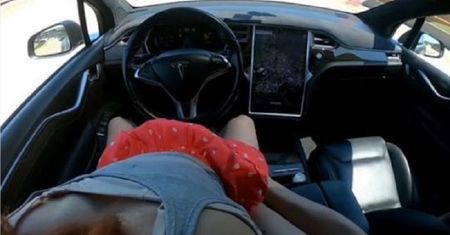Tesla hitem w serwisie PornHub