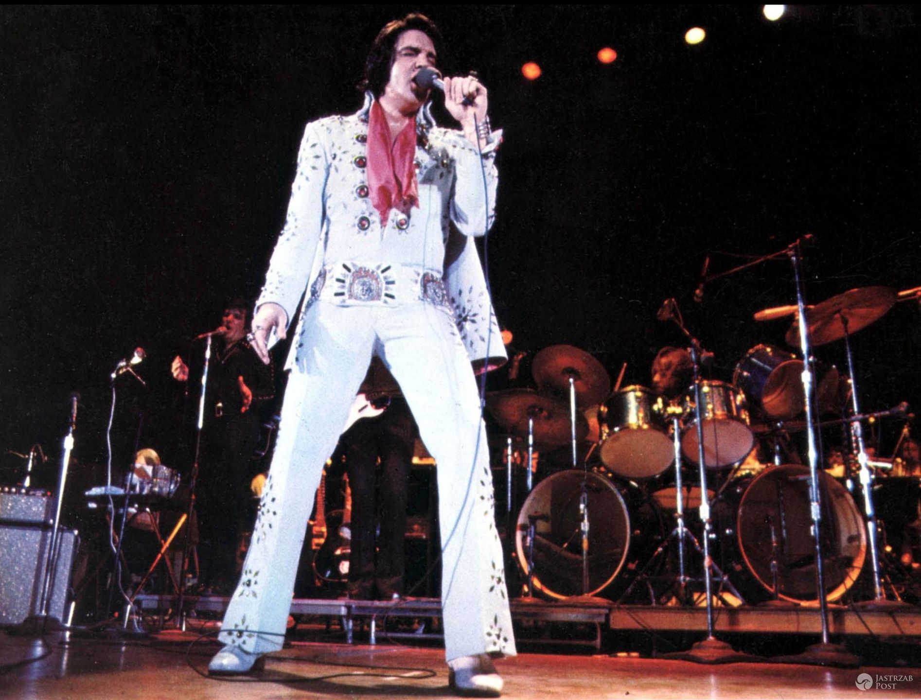 <h2>2. Elvis Presley - 55 mln </h2>