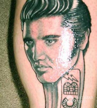Tatuaż z Elvisem Presleyem fot.reddit.com