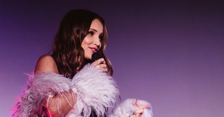 Marina wypuściła nową piosenkę. Wojtek Szczęsny nie odrywał oczu od żony