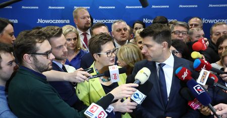 Chaos w Nowoczesnej. Misiło sugeruje Petru odejście z partii