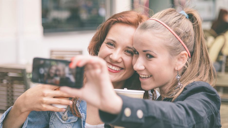 Lekarze ostrzegają przed "nadgarstkiem selfie"