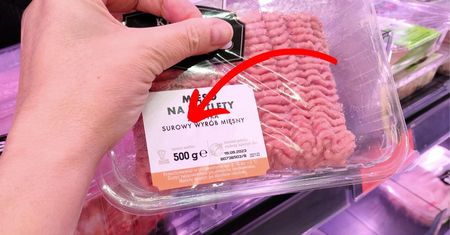 Widzisz to oznaczanie na mięsie? Lepiej je odłóż na miejsce