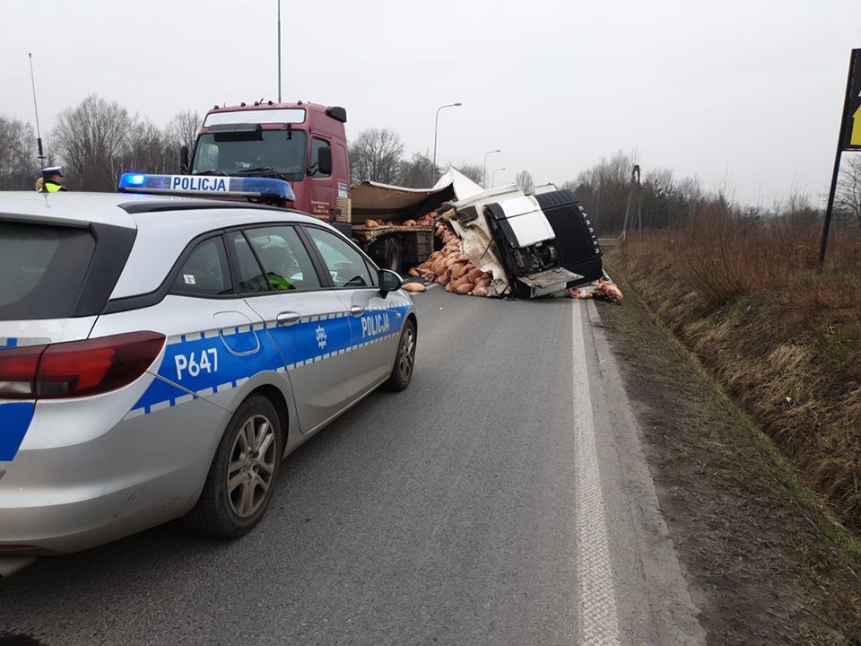 Ruda Śląska. Tony mięsa na ulicy