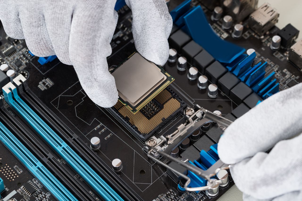 Kłopoty Intela. Produkowane od 10 lat procesory z poważną luką w zabezpieczeniach 