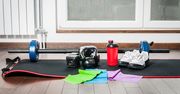 Szybki trening przed pracą. Jak zorganizować domowy kącik  fitness