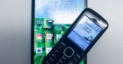 Ciekawy pomysł Alcatela - phablet z... telefonem w zestawie