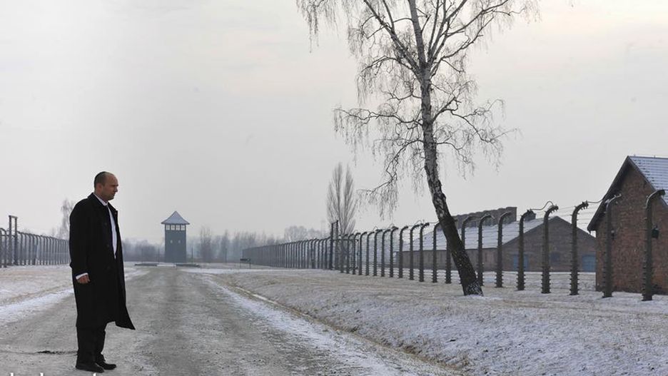 Naftali Bennett podczas wizyty w Niemieckim Nazistowskim Obozie Auschwitz - Birkenau 