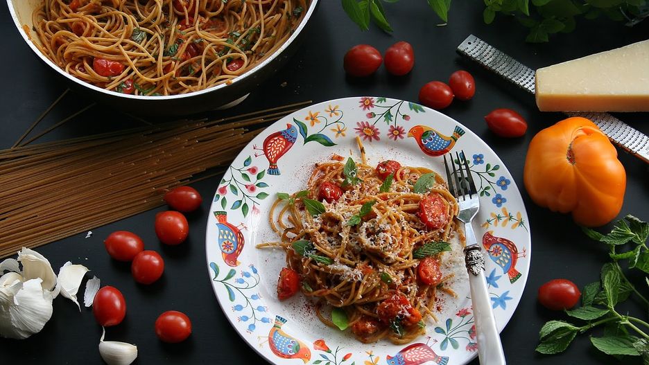 Spaghetti pełnoziarniste z pomidorami