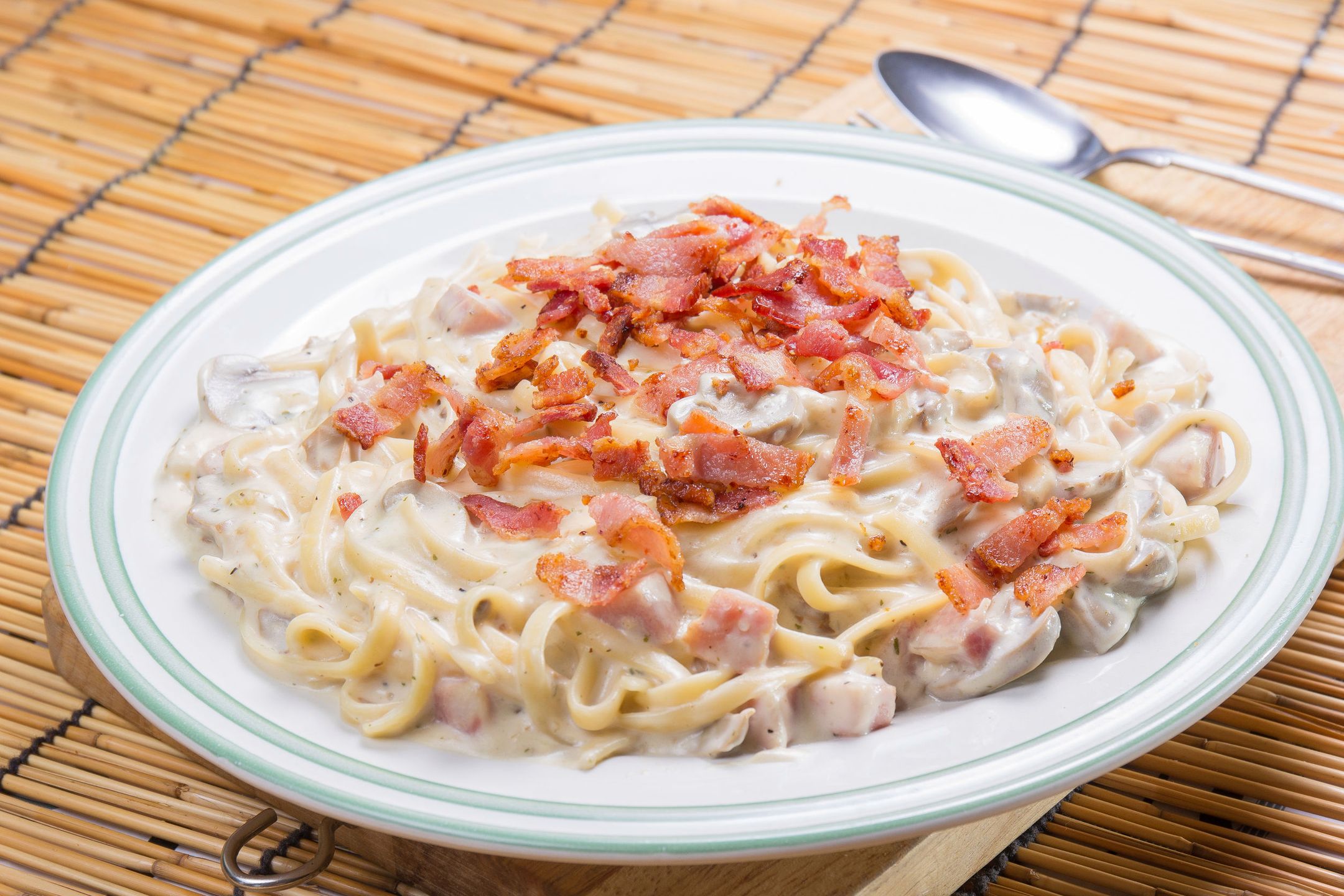 Nie dodawaj śmietany do spaghetti carbonara. 