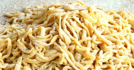 Spaghetti z czereśniami. Zrobisz je w zaledwie kilkanaście minut