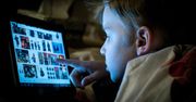 Wciskasz swojemu dziecku tablet? Nie bądź później zdziwiona, że je od niego uzależniłaś