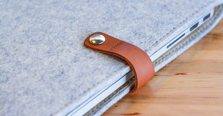 Pomadki, okulary i dokumenty w solidnej oprawie – wyjątkowe etui dla kobiet