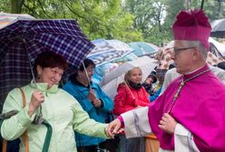 Umiar w zakupach i propagowanie zakazu aborcji. Tego od kobiet chcą biskupi