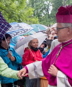 Umiar w zakupach i propagowanie zakazu aborcji. Tego od kobiet chcą biskupi