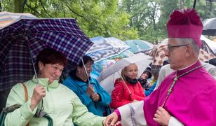 Umiar w zakupach i propagowanie zakazu aborcji. Tego od kobiet chcą biskupi