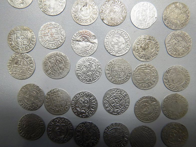 Celnicy udaremnili przemyt ponad 400 zabytkowych monet