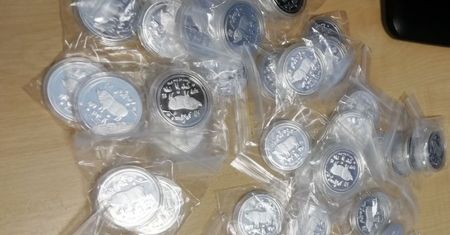 Fałszywe monety w obiegu. Oszust naciągał kolekcjonerów
