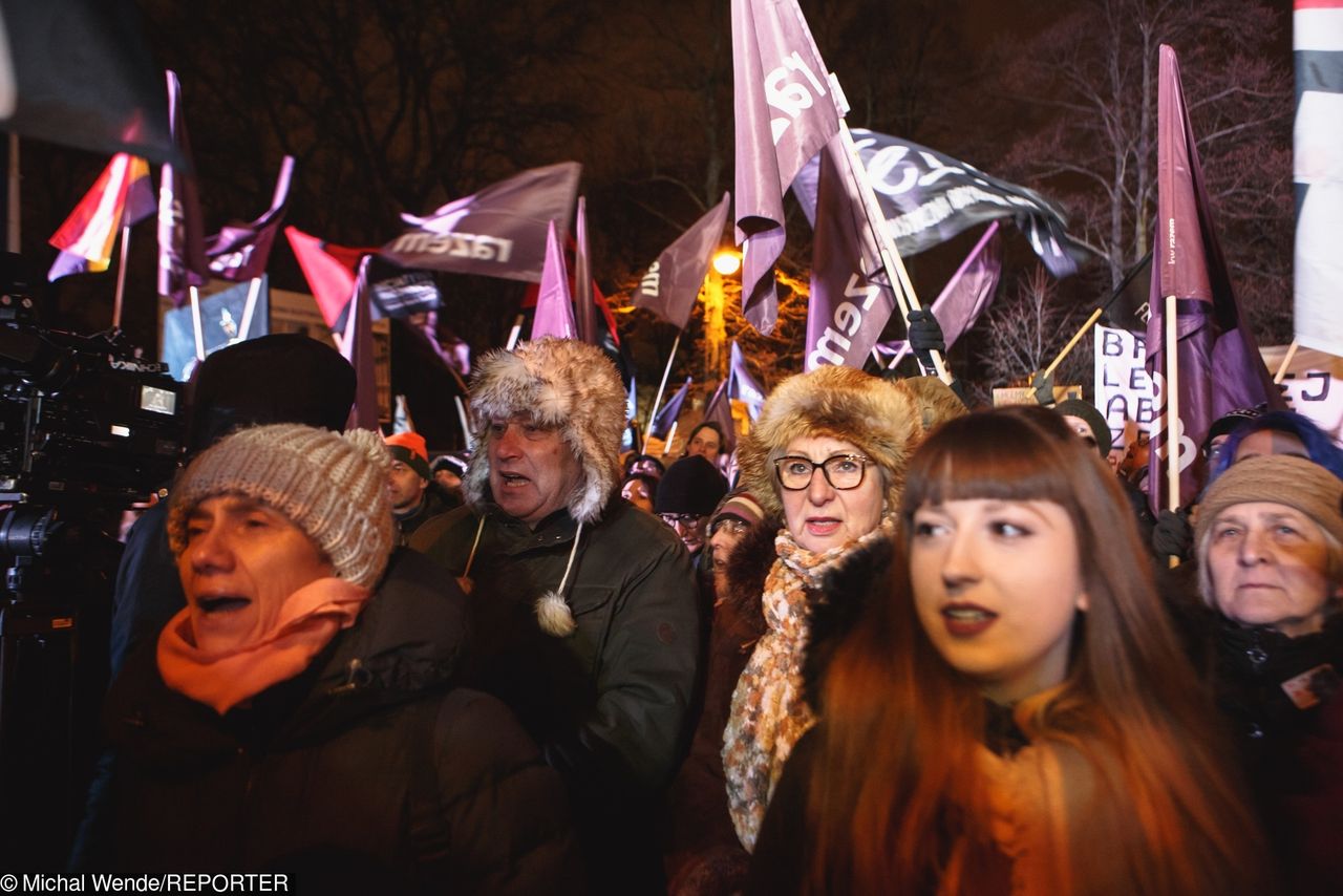 Protesty po odrzuceniu projektu Ratujmy Kobiety. "Ci ludzie chcą nas torturować"