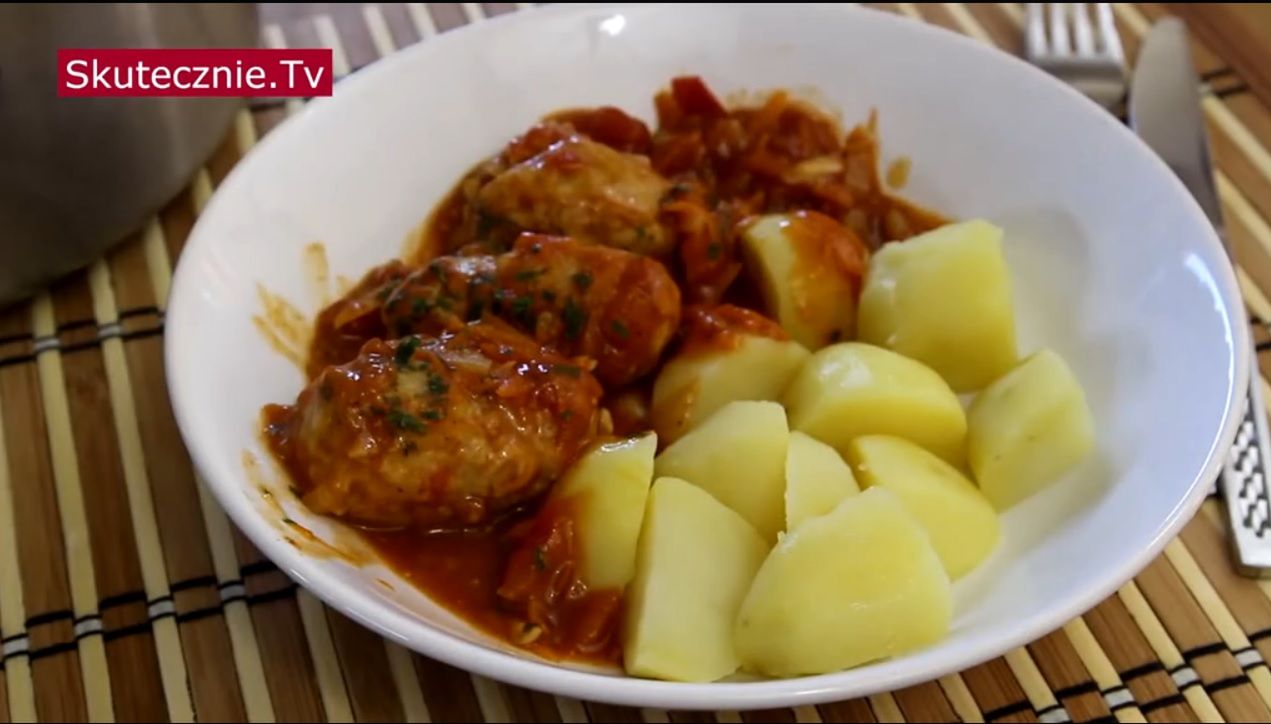 Pulpety w aromatycznym sosie pomidorowym