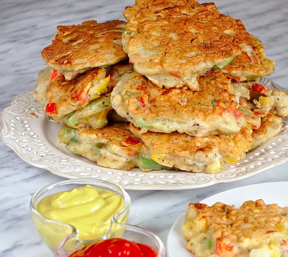 Kotlet z kurczaka w cieście naleśnikowym z warzywami