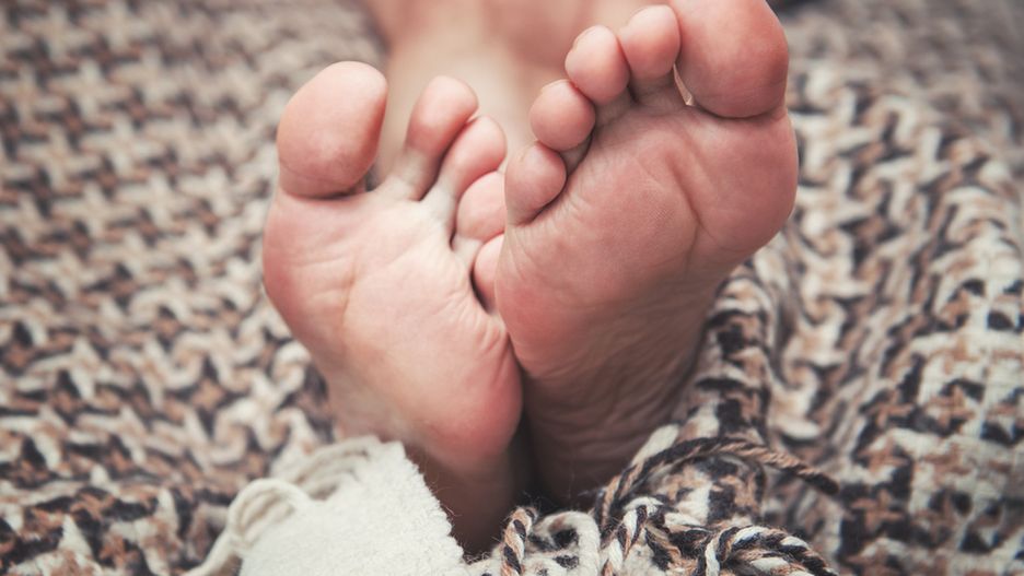 Wiele kobiet zmaga się z pękającymi piętami