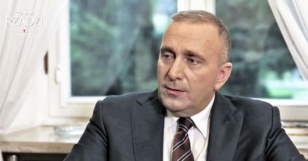 PO obiecało przywrócić emerytury funkcjonariuszom PRL