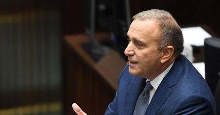 Posłanka Lichocka wytyka posłom PO, że walczą o "wolne sądy" na kanapach. I publikuje zdjęcie