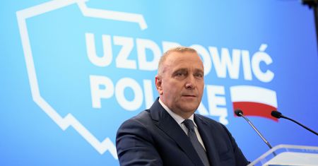 Makowski: "Schetyna chce uzdrowić Polskę? Proponuje przeterminowane leki" [OPINIA]