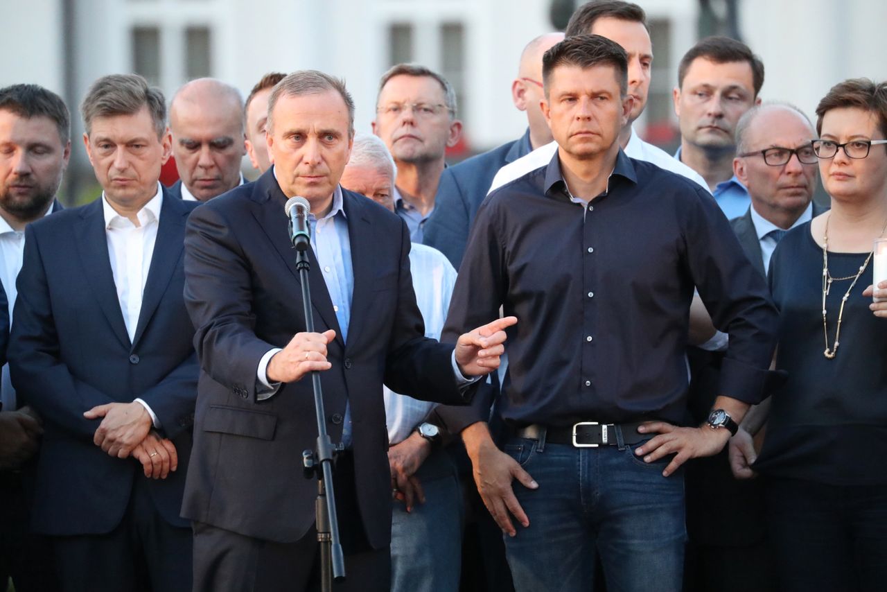 Protest przed domem Grzegorza Schetyny we Wrocławiu