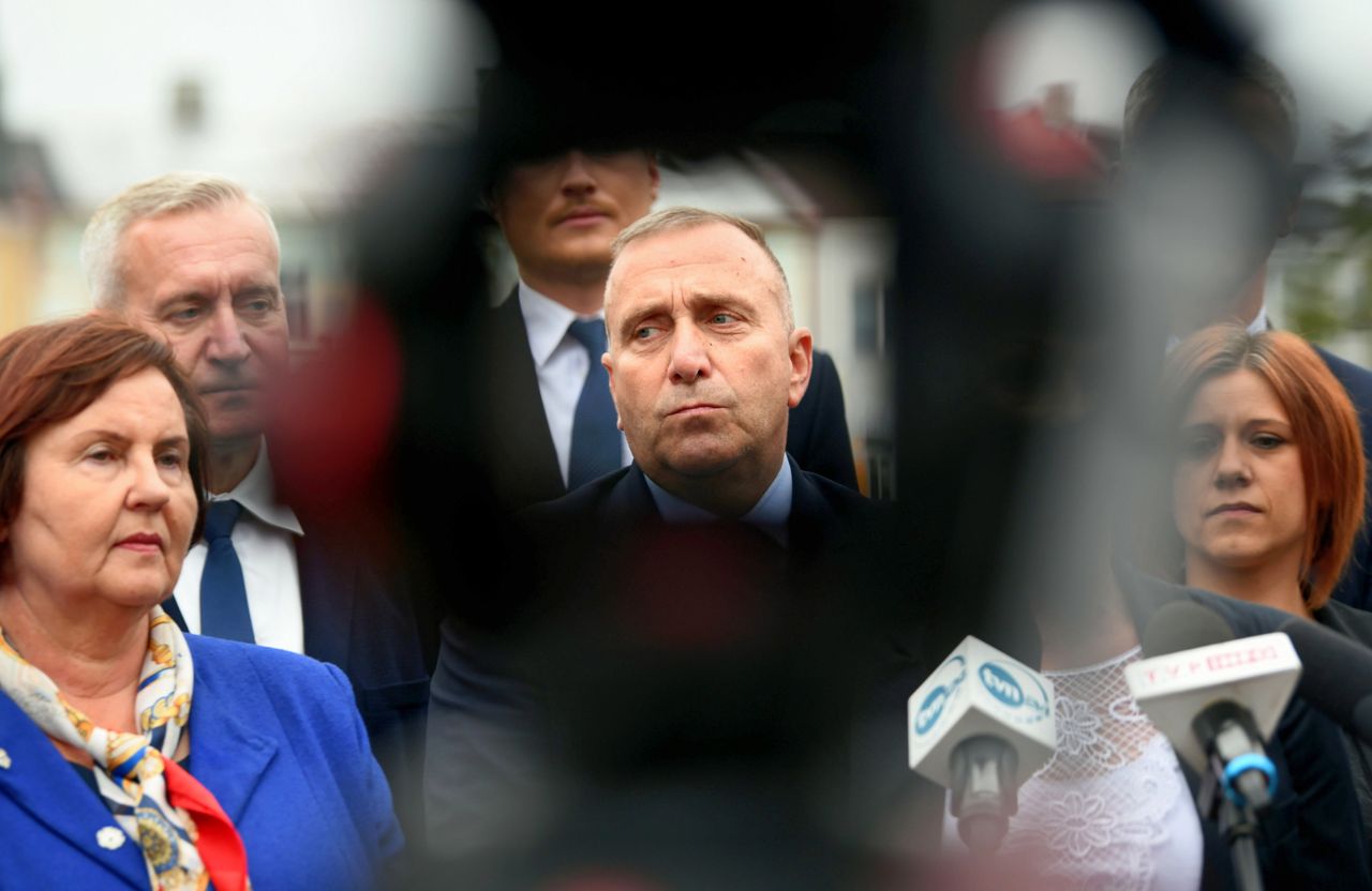 Wybory parlamentarne 2019. Niecodzienne zagranie PiS. Przesyłka polecona do Grzegorza Schetyny