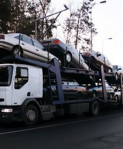Polacy kupują kopcące graty. Tak smog wjeżdża do Polski