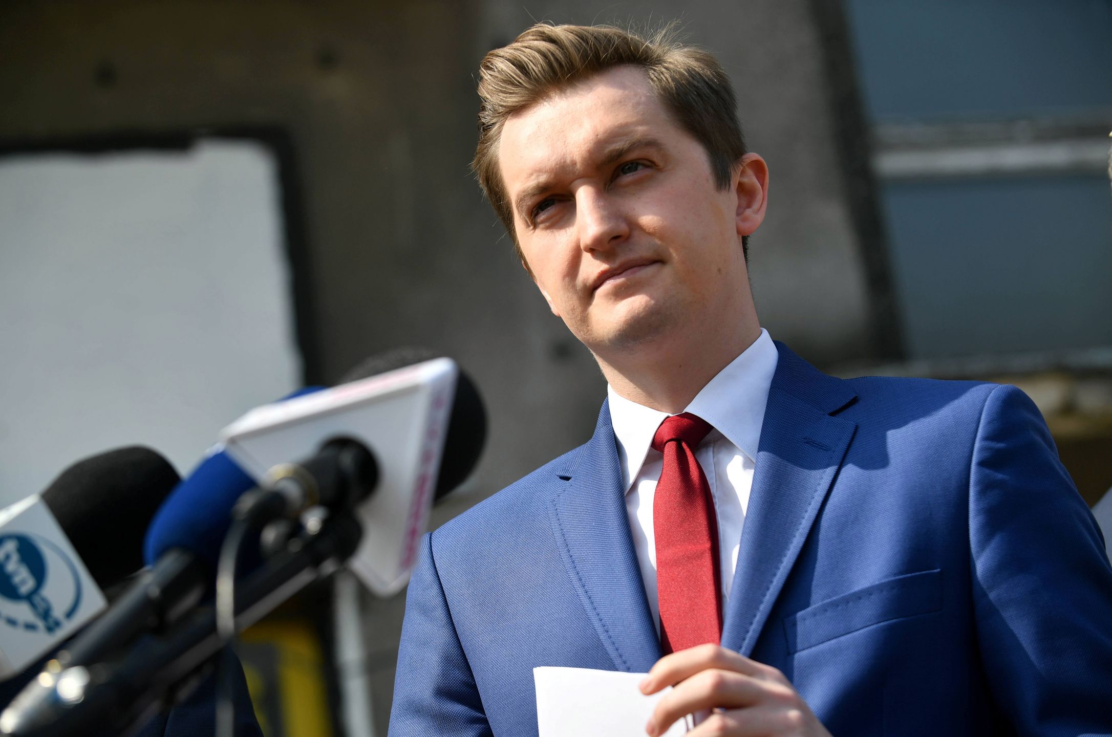 Sebastian Kaleta (radny PiS) podczas konferencji prasowej