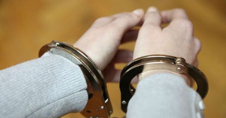 Puławy: 50-latek wielokrotnie gwałcił swoją matkę. Trafi za to do więzienia