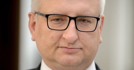 Emigrujemy częściej za rządów PiS niż za PO. Poseł Pięta zna odpowiedź. "Rośnie siła polskiej gospodarki"