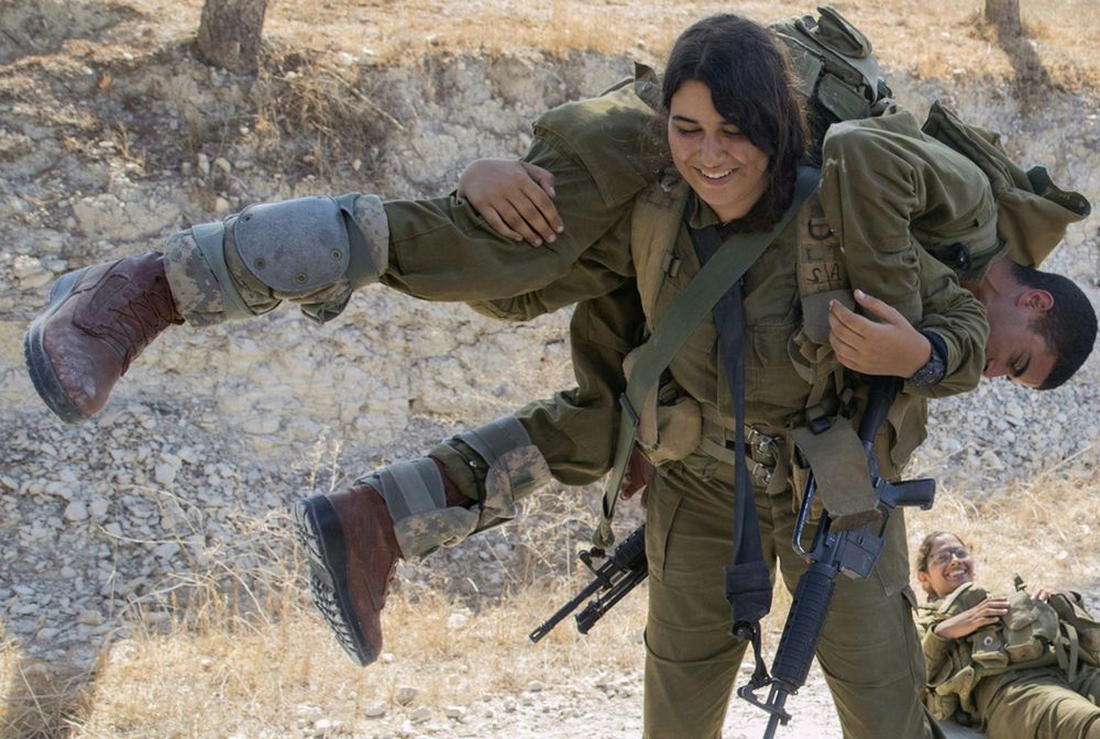 Dziewczyny dostają wycisk. Tak się trenuje w Izraelu