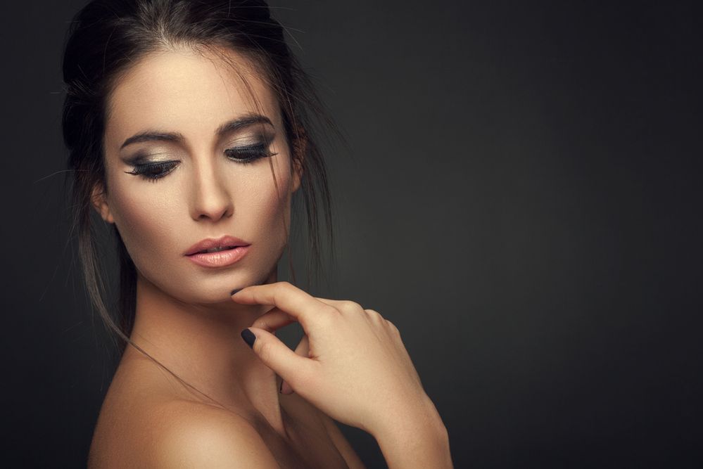 Makijaż na imprezę – jak stworzyć trwały make-up?