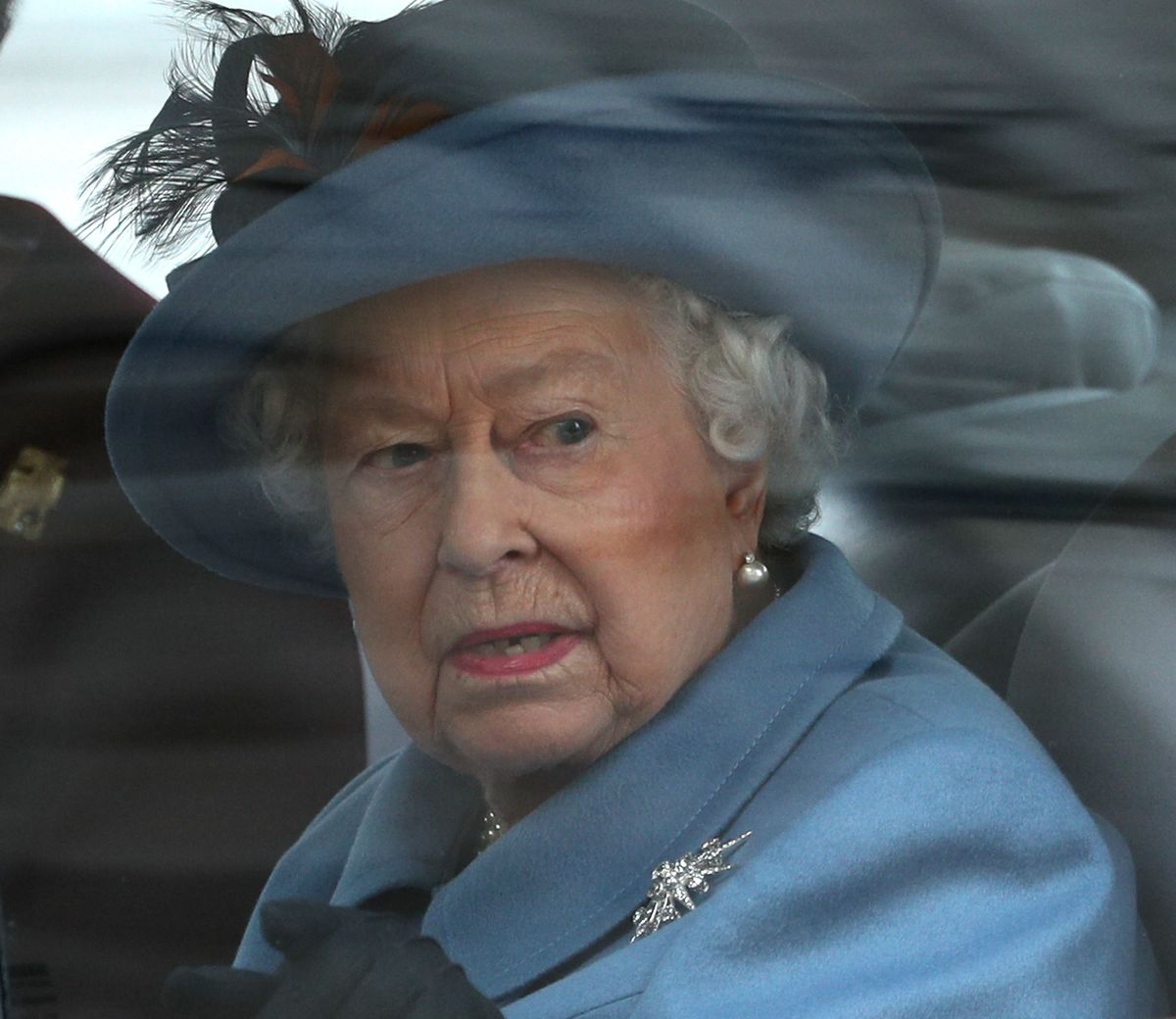 Królowa Elżbieta wywieziona z pałacu Buckingham