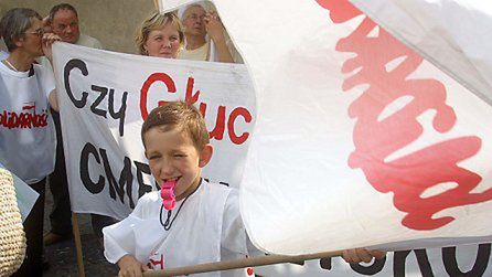 "Za starzy do pracy, za młodzi na śmierć"